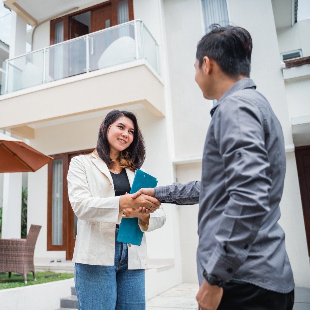 woman shaking hands with client